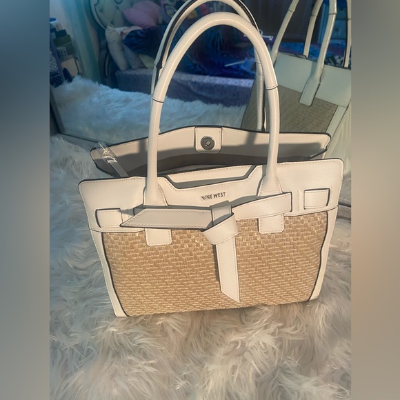 Nine West Beautiful White Leather Handbag with a long shoulder strap Brand New - Picture 3 of 16